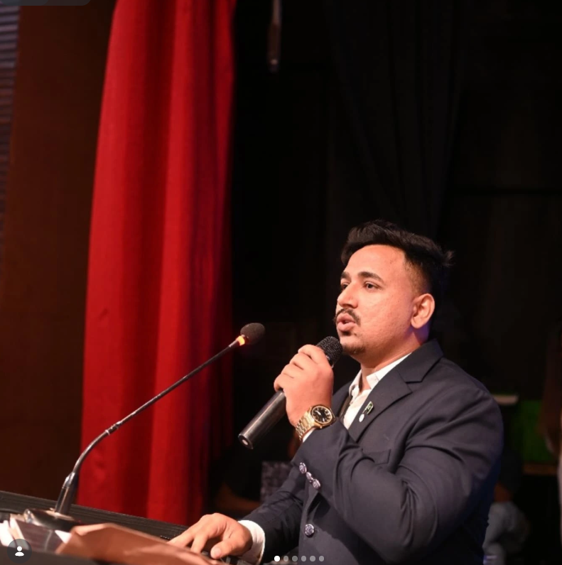 Syed Qadar Shah speaking at a National Assembly for Pakistan youth event