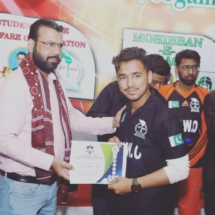 Syed Qadar Shah receiving young social activist recognition